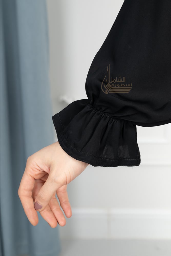 عباية افنان  كلوش سحاب  ساده بمسكة على الكم راقيه
