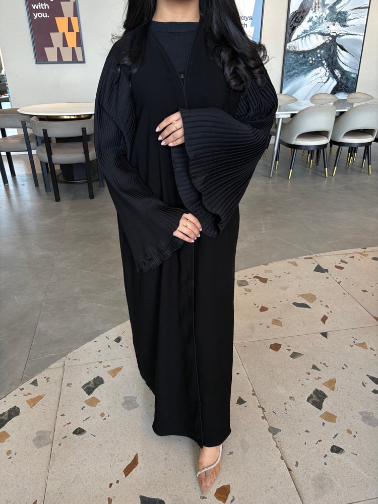 عباية أنيقة، تجمع بين التقليد والابتكار
