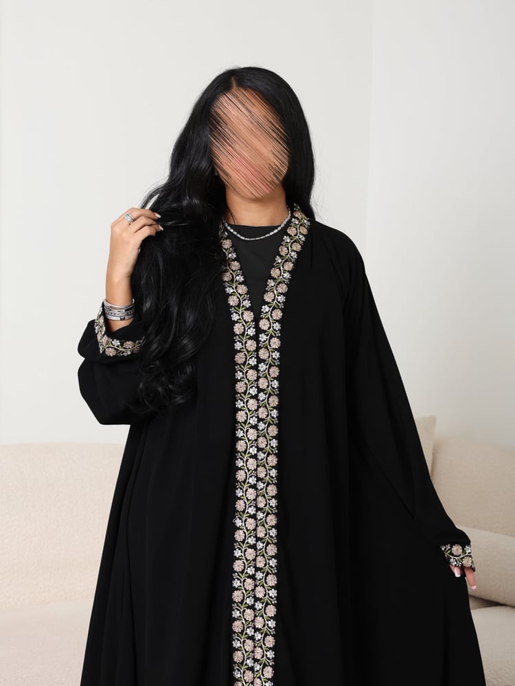 عباية لارين