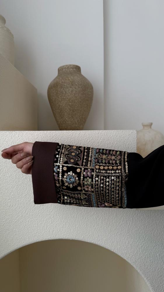 Kadi Abaya | 2025