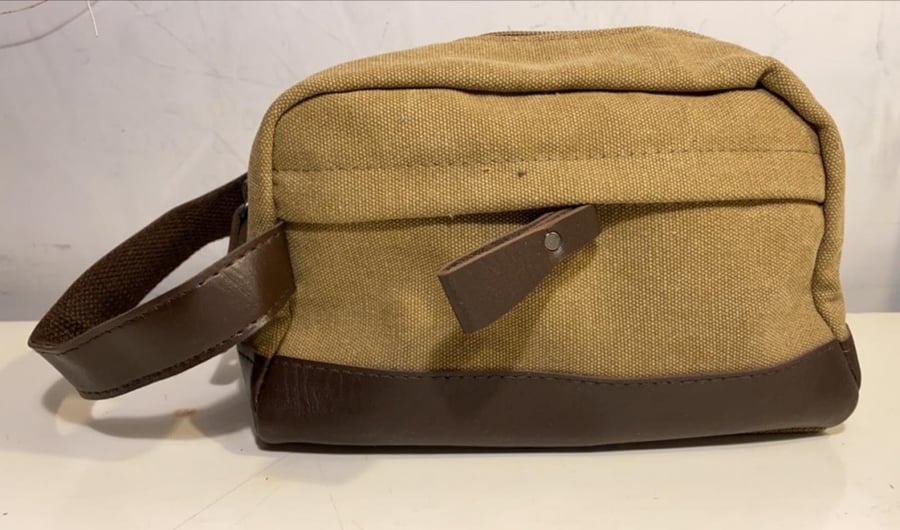 Men's handbag color khaki with two outer zippers and one inner zipper