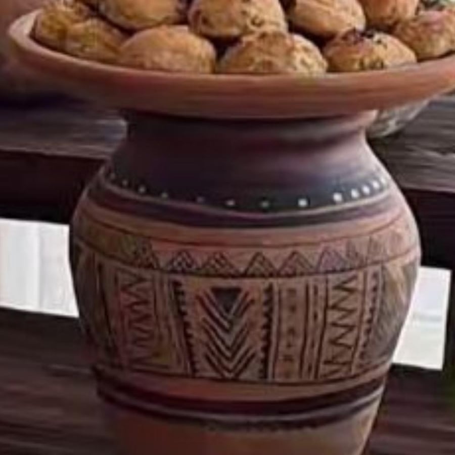 صحن فخار بقاعده منقوشه