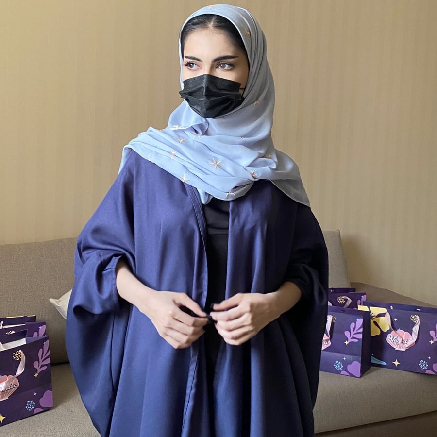 طرحة سماويه بتطريز نجوم