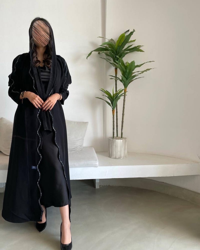 Crepe + hand embroidery in dark blue, black island with sleeves