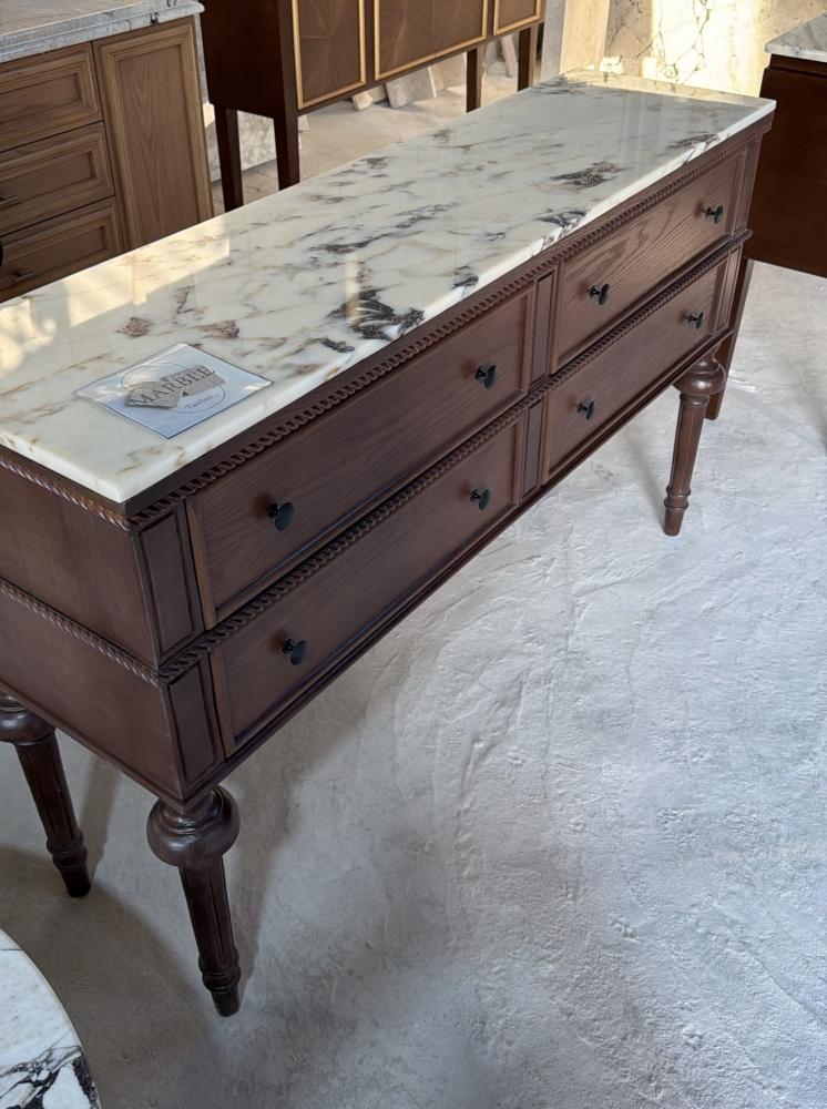 تسريحه بسطح رخام طبيعي