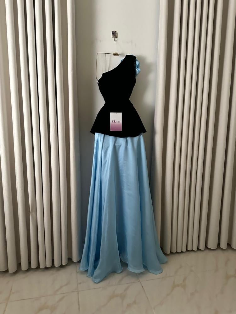 E209 dress