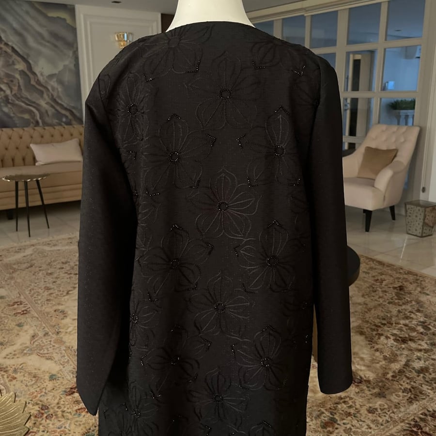 عباية مطرزه