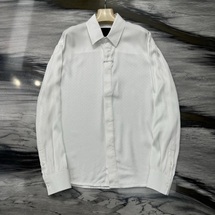 GIVENCHY