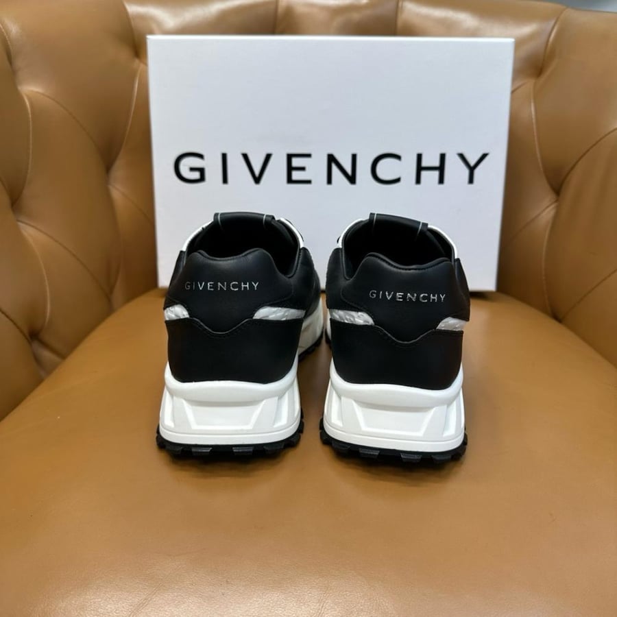 GIVENCHY