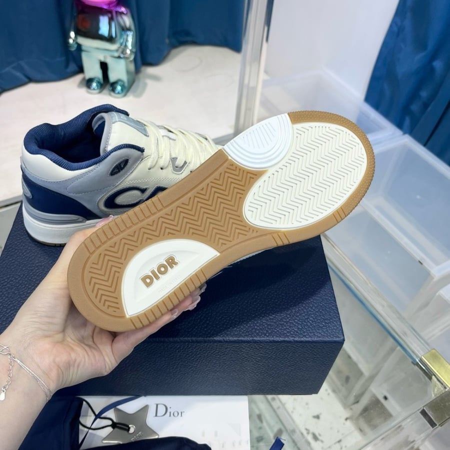 DIOR