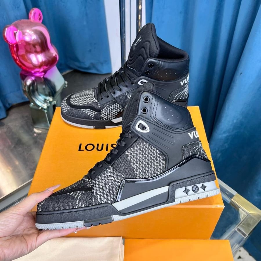 LOUIS VUIITON