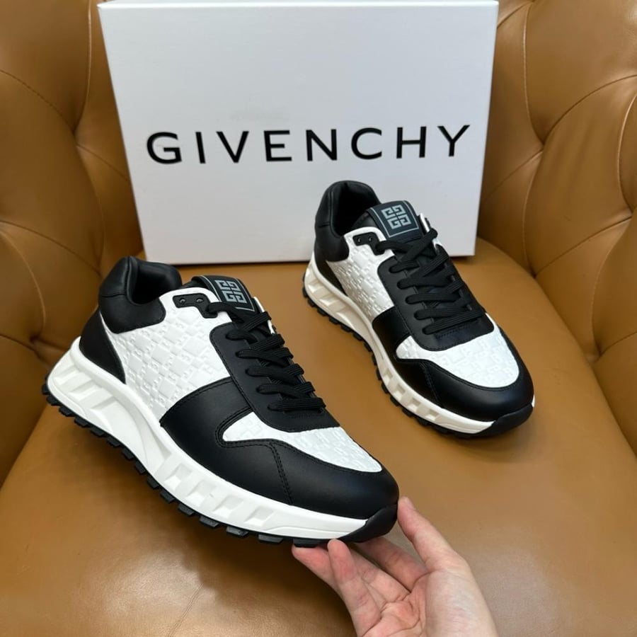 GIVENCHY