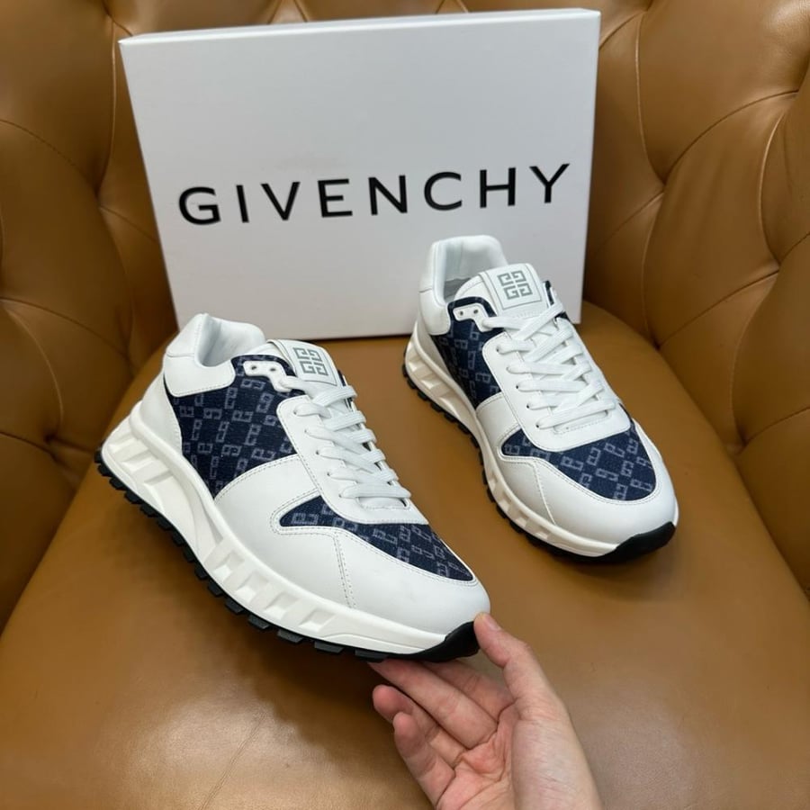 GIVENCHY
