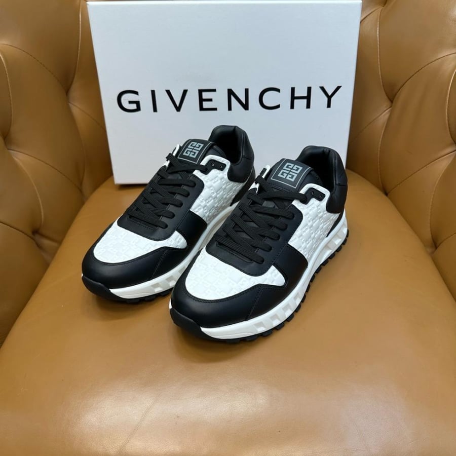 GIVENCHY