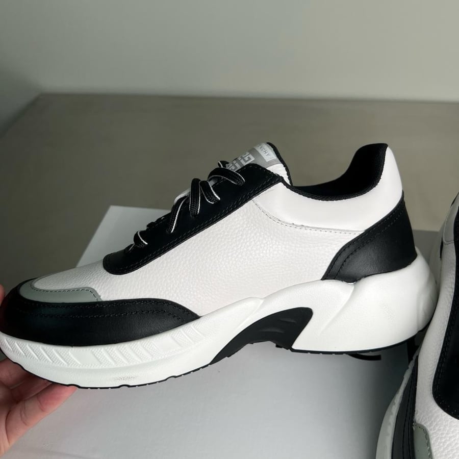 GIVENCHY