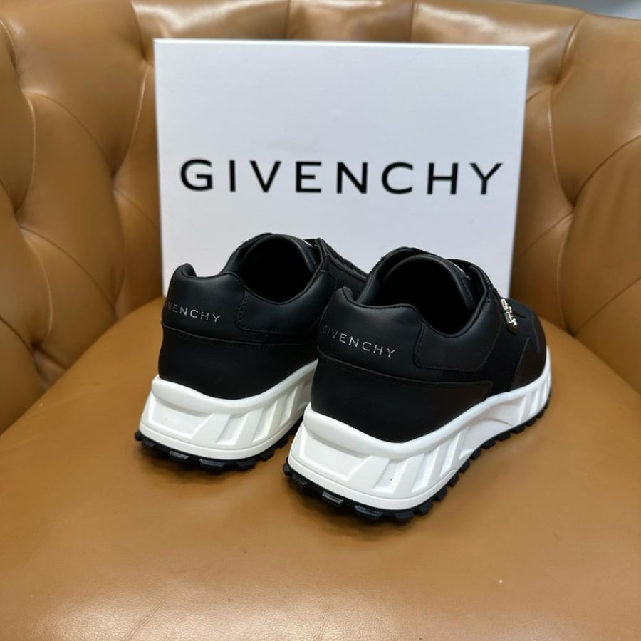 GIVENCHY