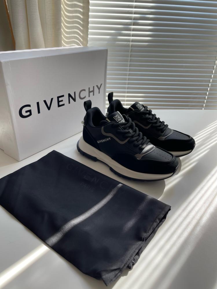 GIVENCHY