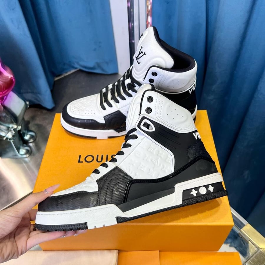 LOUIS VUIITON