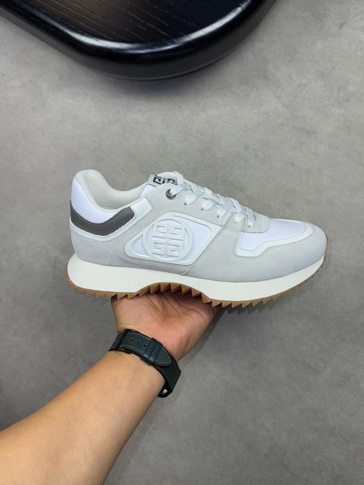 GIVENCHY