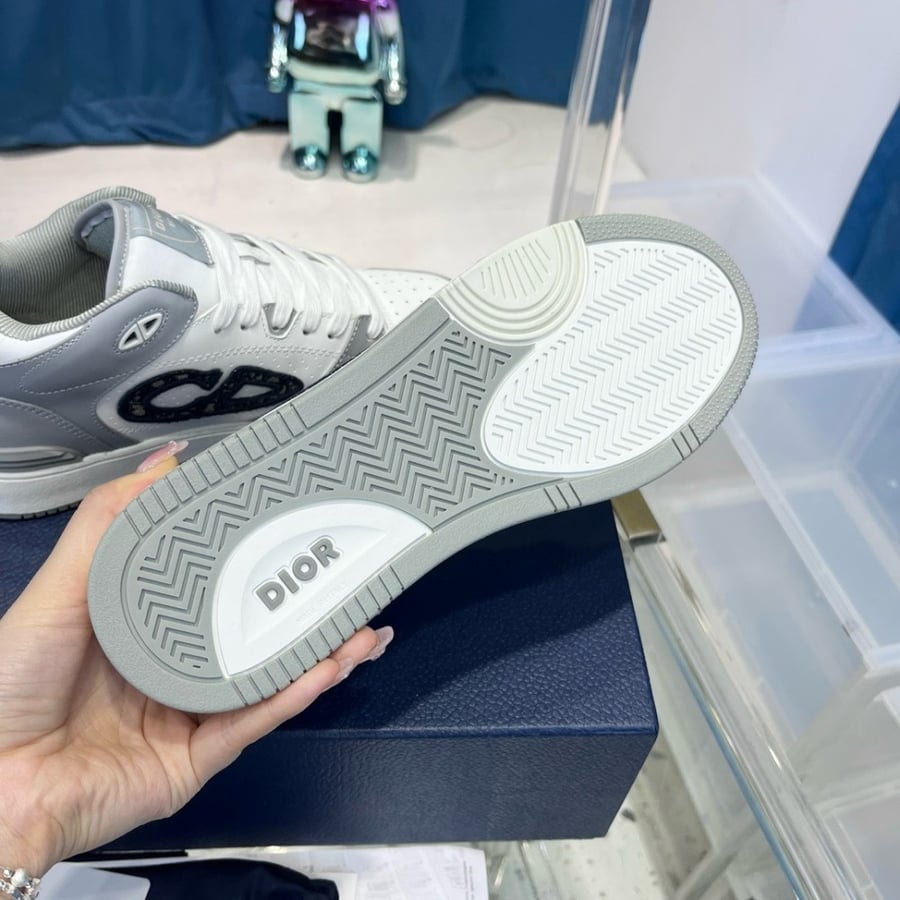 DIOR