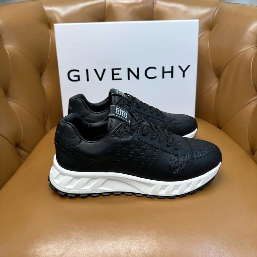 GIVENCHY