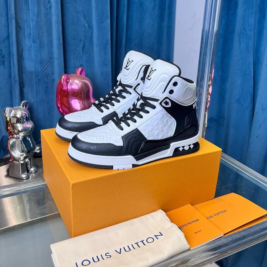LOUIS VUIITON