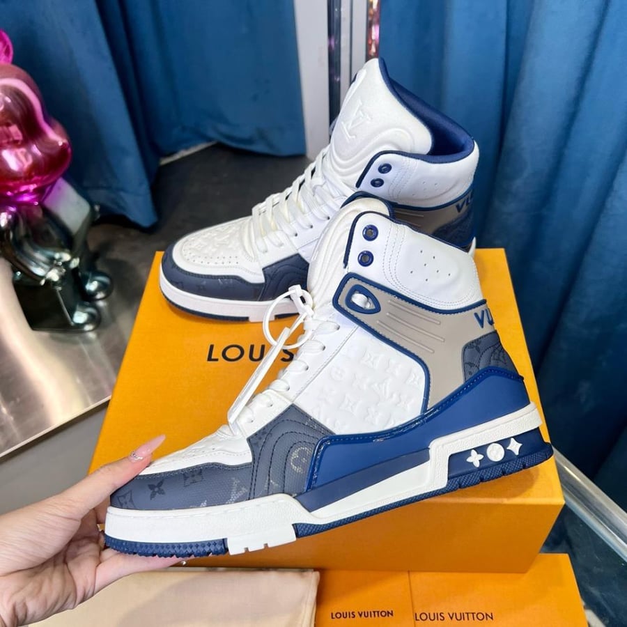 LOUIS VUIITON
