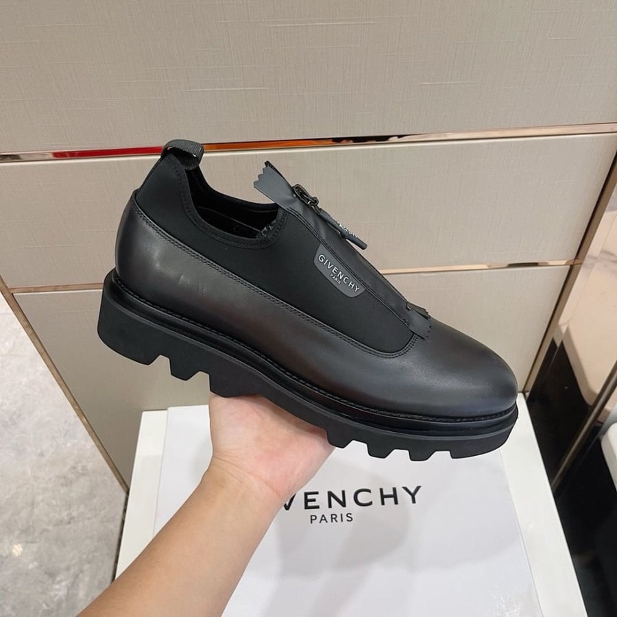 GIVENCHY