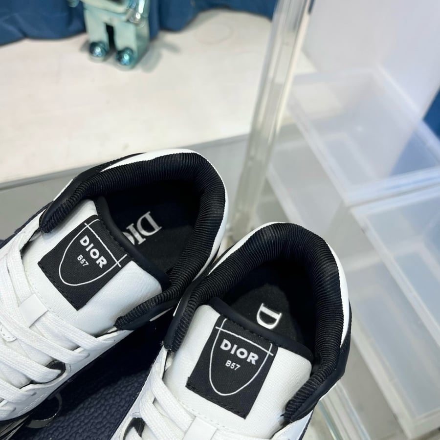 DIOR