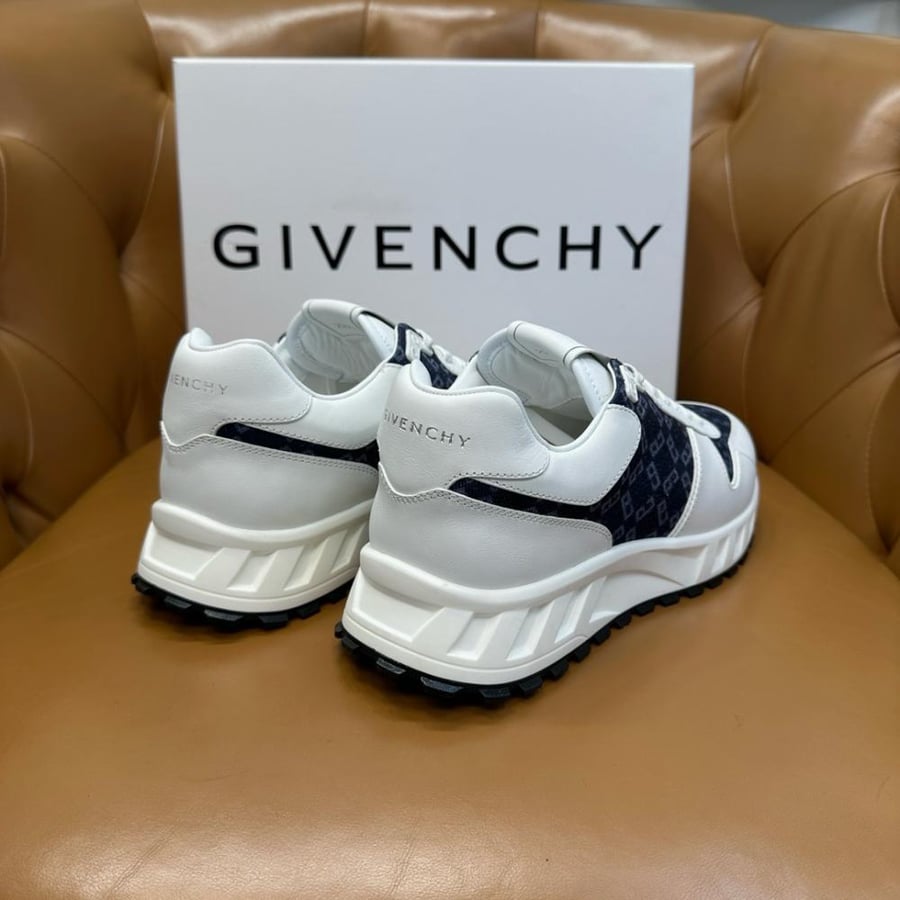 GIVENCHY