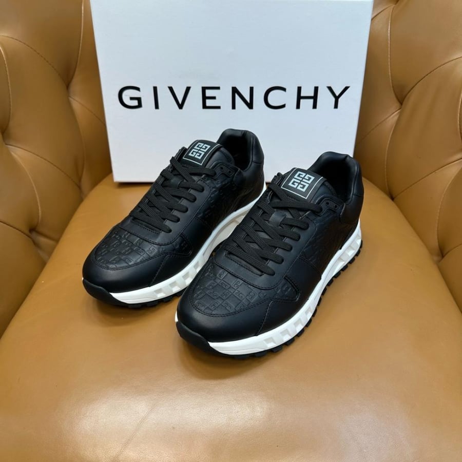 GIVENCHY