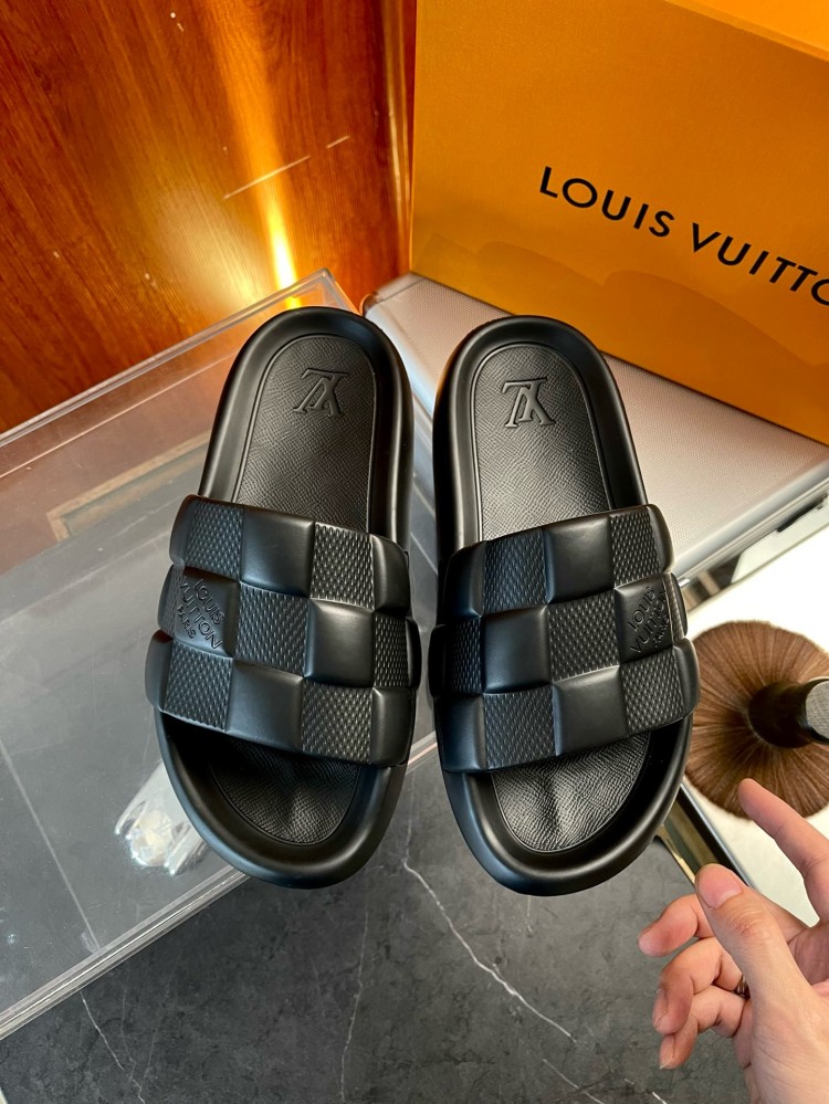 LOUIS VUITTON الوان متعددة