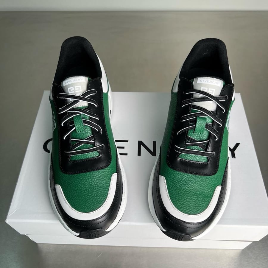 GIVENCHY