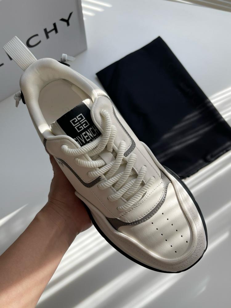 GIVENCHY