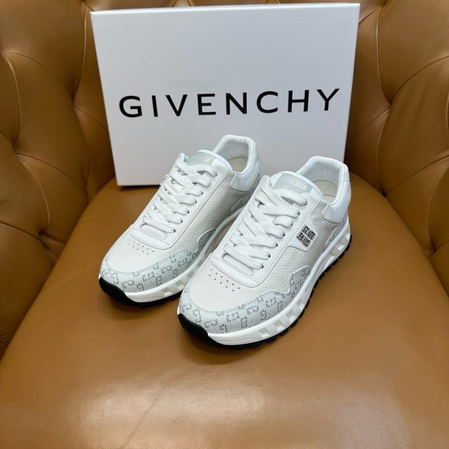 GIVENCHY