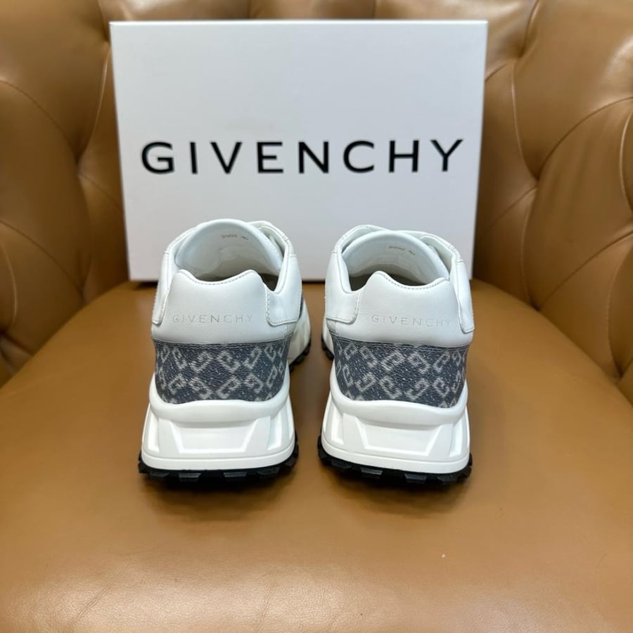 GIVENCHY