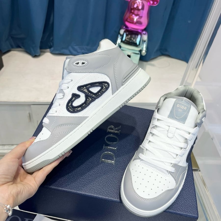 DIOR