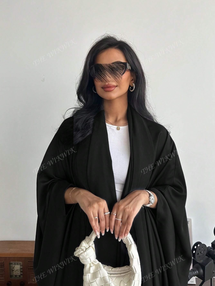 عباءة فضفاضة بأكمام واسعة طويلة الطول