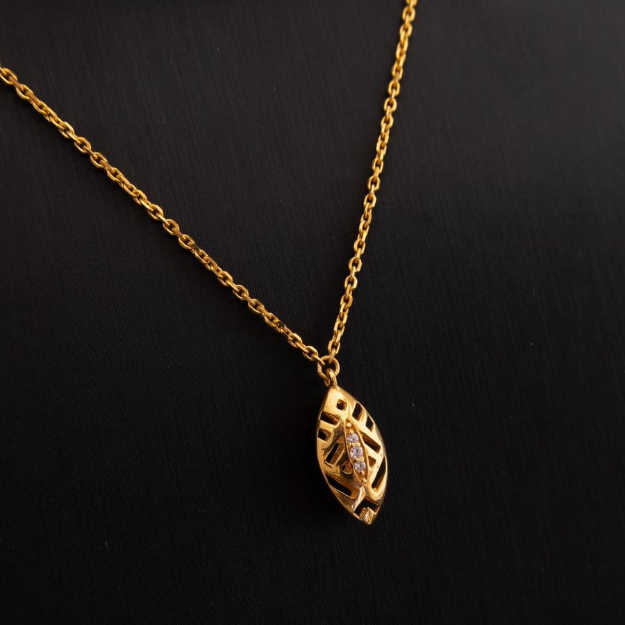 عقد ذهب عيار 21