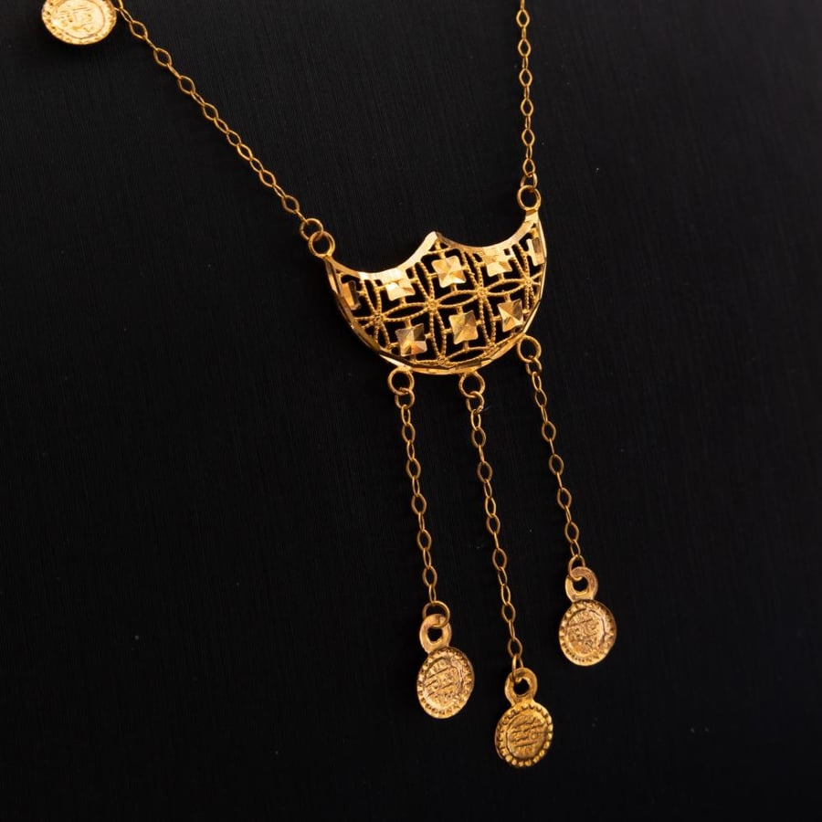 عقد ذهب عيار 21