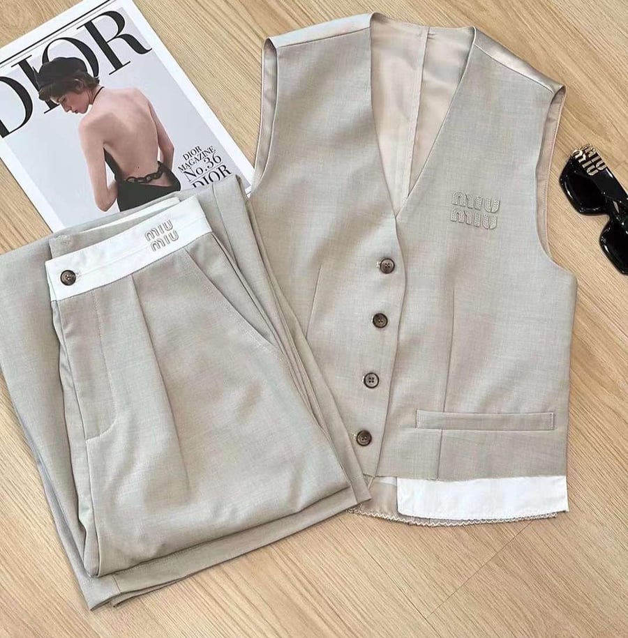 Miomio suit