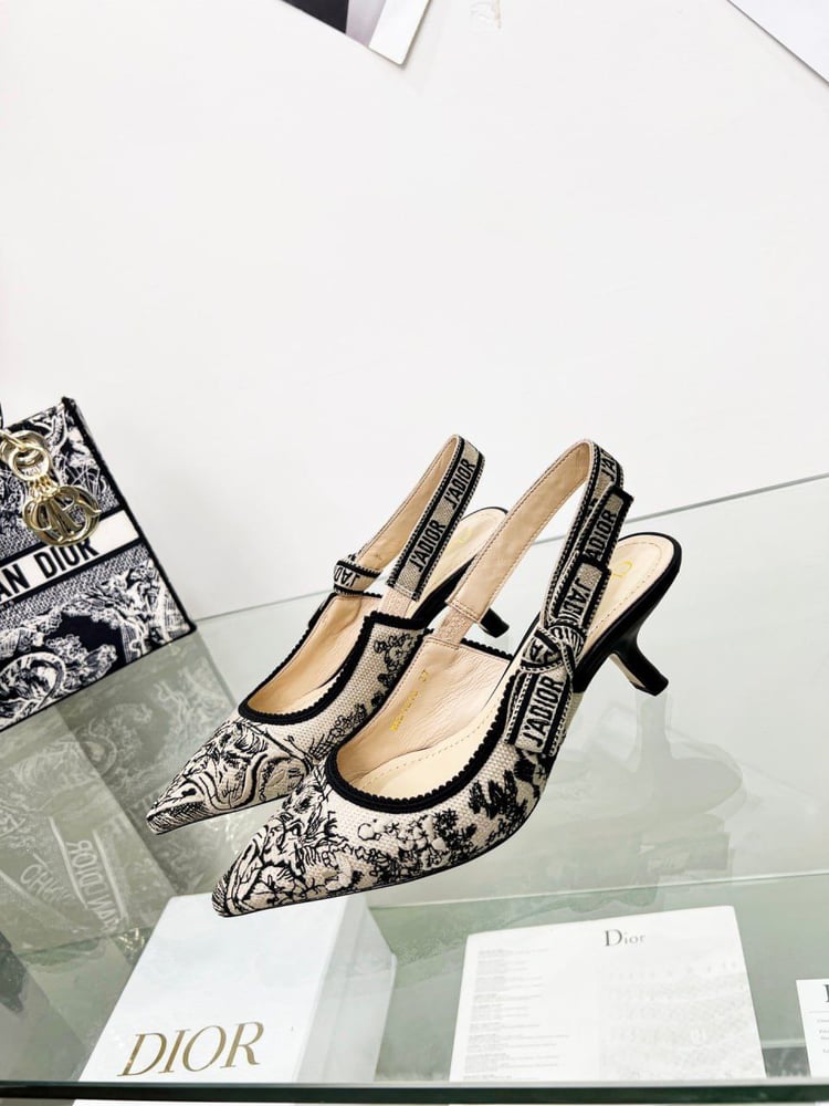 كعب dior