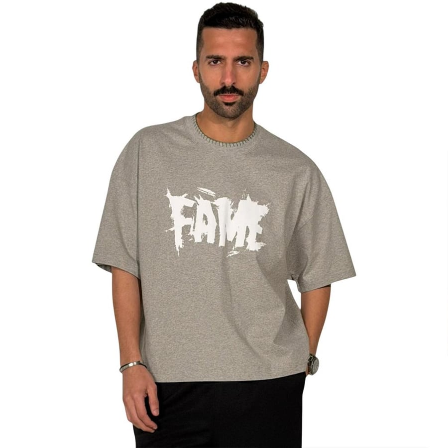 تيشيرت رجال بطبعة FAME - قطن عالي الجودة