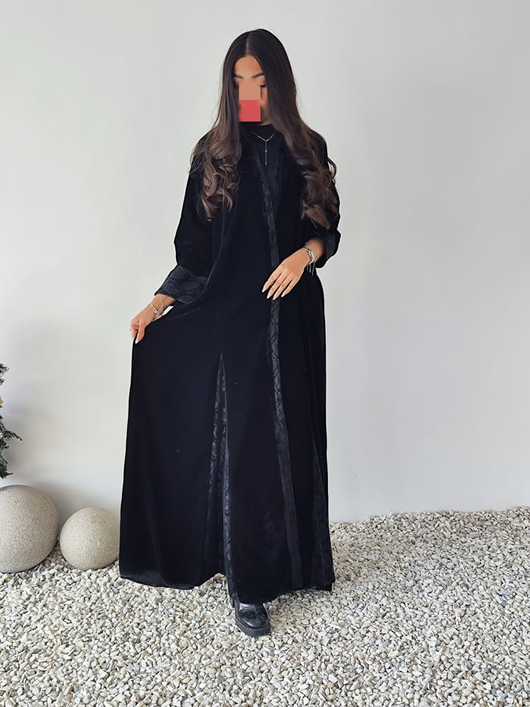 عباية أسود دانتيل فرنسي