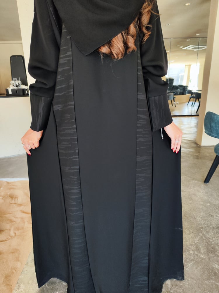 عباية أسود نص كلوش