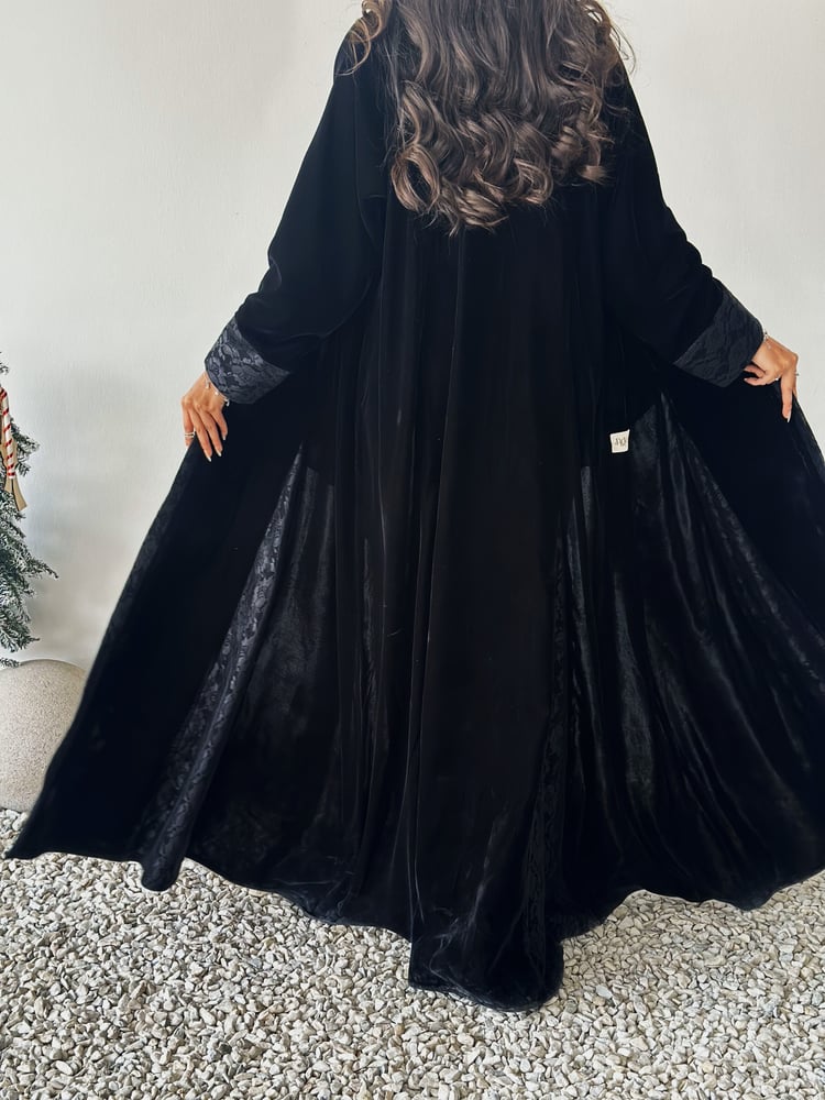 عباية أسود دانتيل فرنسي