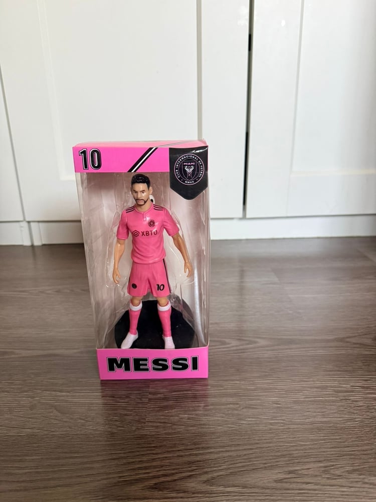 مجسم اللاعب ميسي ميامي