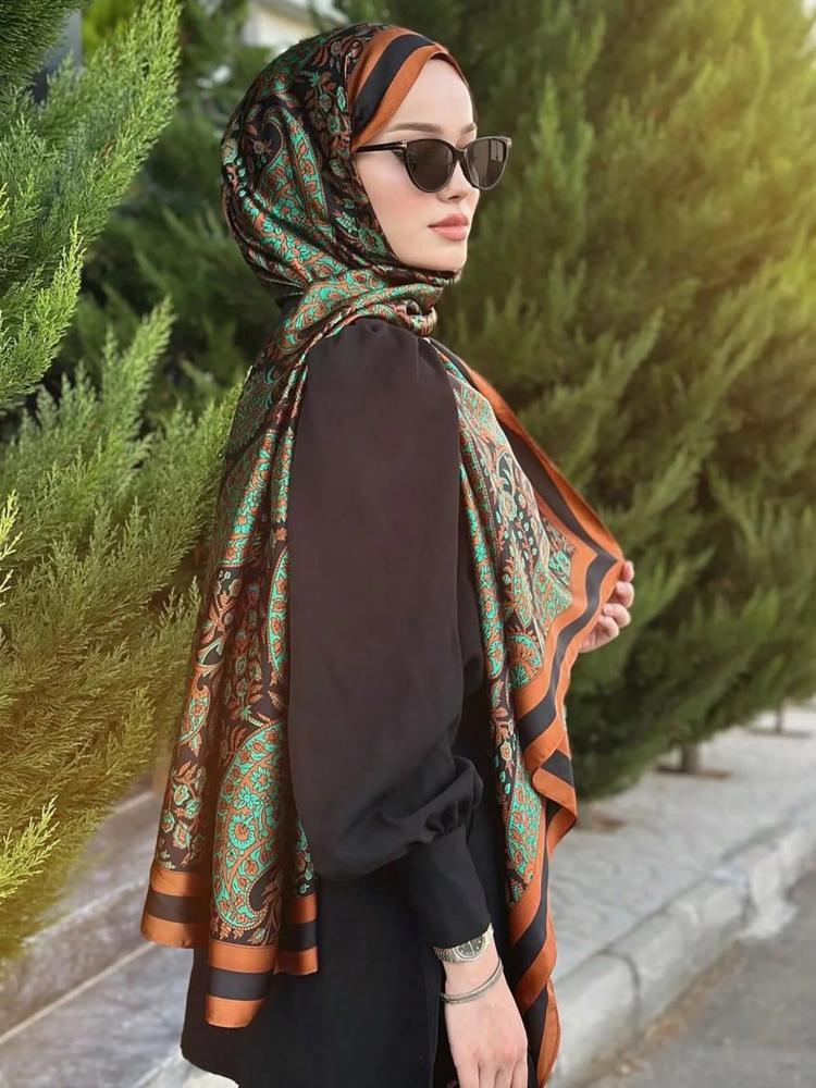 طرح سوداء مشجرة