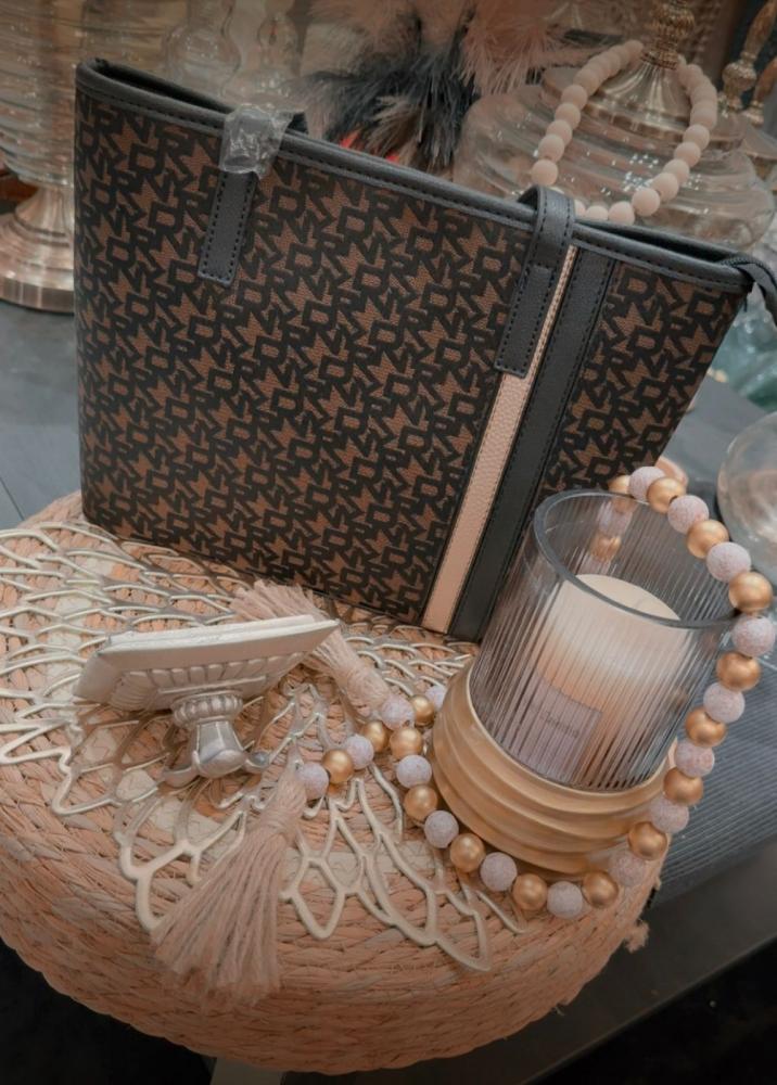 حقيبة DKNY الفاخرة
