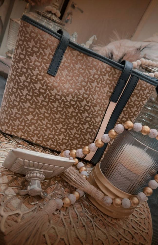 حقيبة DKNY الفاخرة